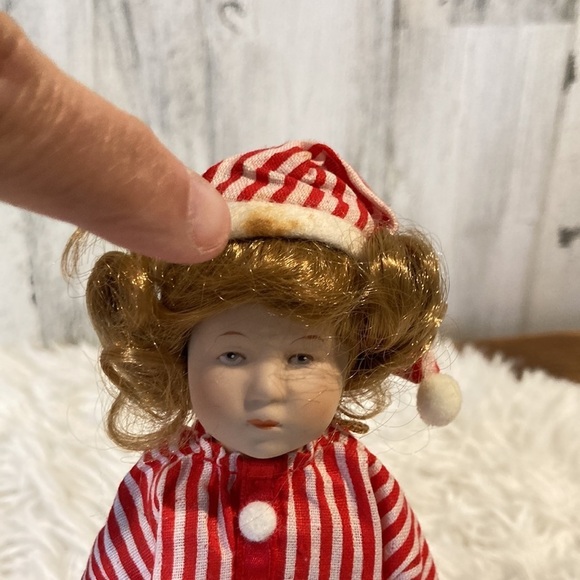 Christmas Holiday Set of 2 Porcelain Dolls - Picture 5 of 8